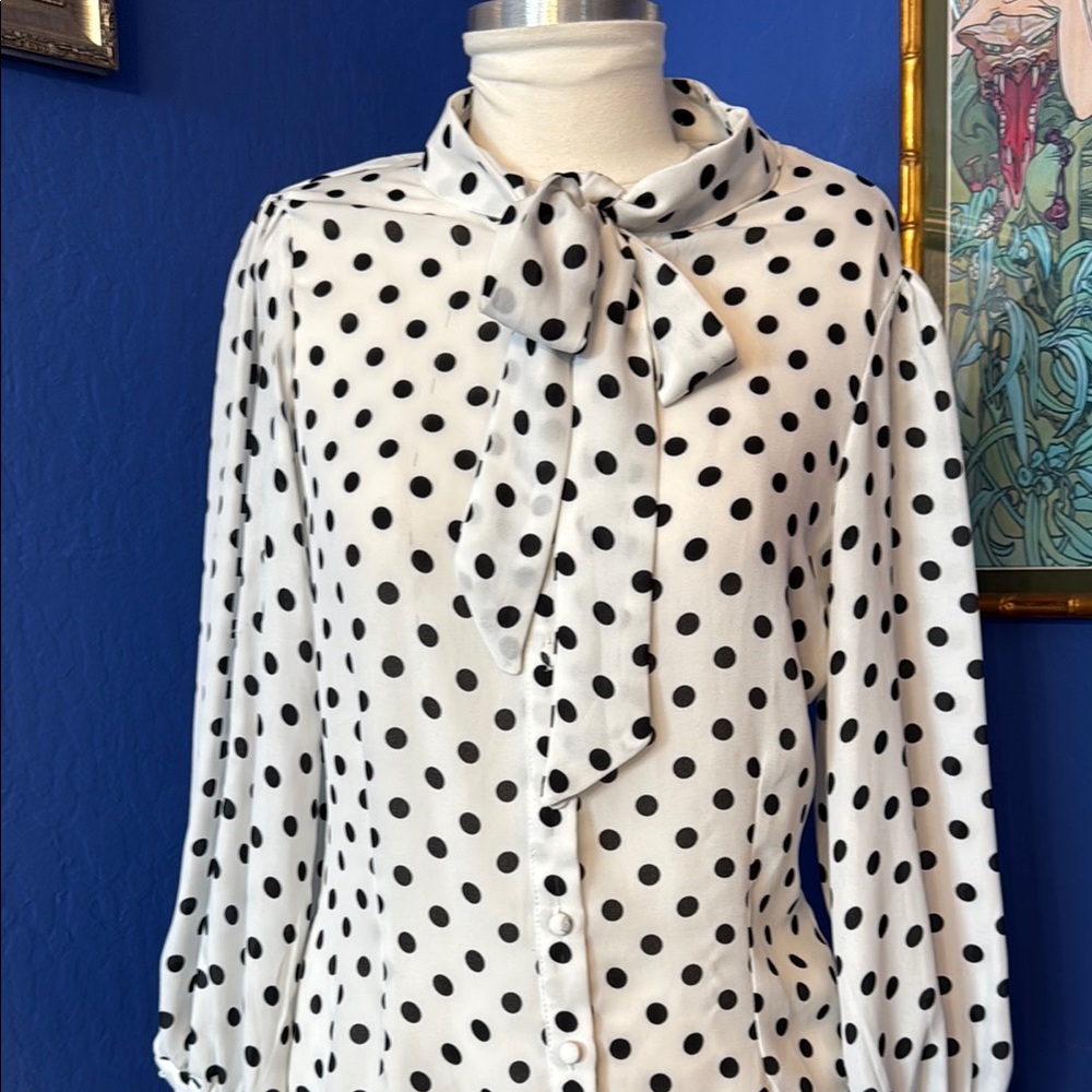 Vintage style blouse with kitten bow